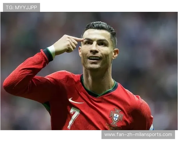 C罗旧照片被扒出惊人细节，粉丝连夜收藏